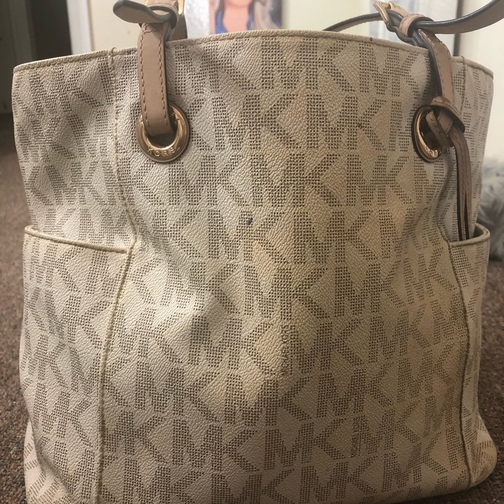 Michael kors logo bag